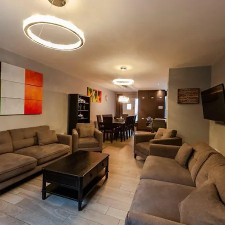 Semesterbostad The Town House Kinsale, Hosted By Exquisite Homes, Sleeps 16 Kinsale