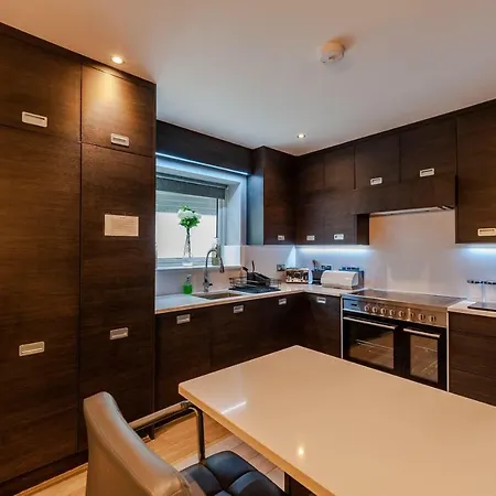 Semesterbostad The Town House Kinsale, Hosted By Exquisite Homes, Sleeps 16