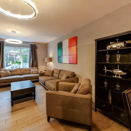 Semesterbostad The Town House Kinsale, Hosted By Exquisite Homes, Sleeps 16 *